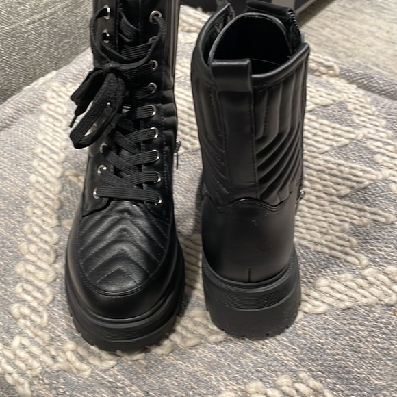 Marc Fisher size 7 black boots - Picture 3 of 7